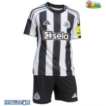 Newcastle United Tino Livramento #21 Hjemmedraktsett Barn 2025-26 Kortermet (+ Korte bukser)